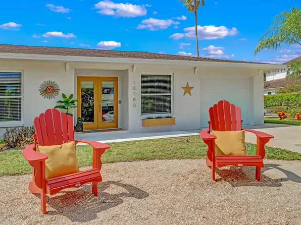 10180 Vanderbilt Dr, Naples, FL 34108