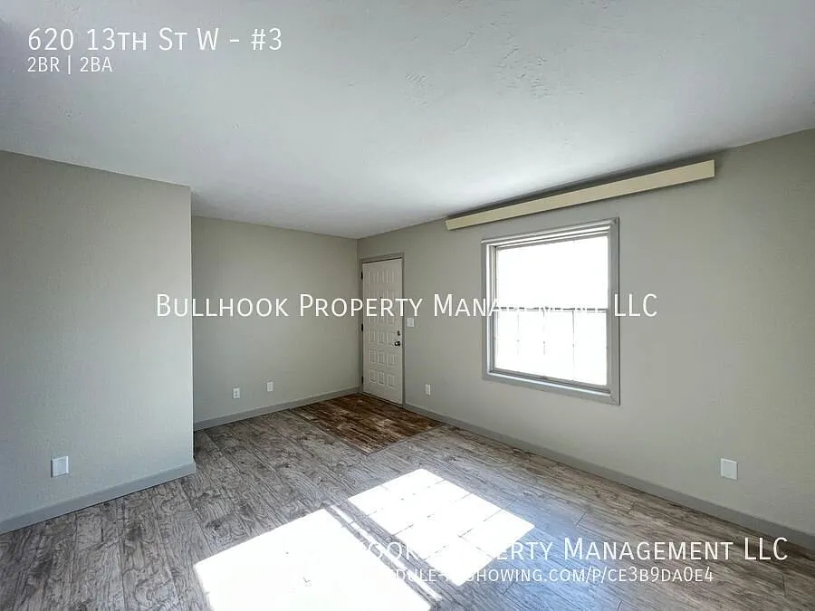 2 bed 1-1/2 bath townhouse, newer paint, flooring, updated kitchen — Photo 4