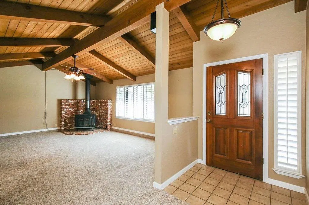 4 bed, 2.5 bath, 2028 sqft, $3,795 — Photo 3