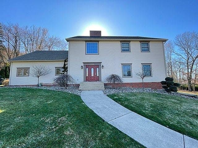 1st image of 704 Curtin St
