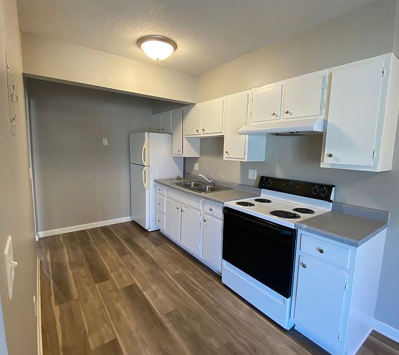 1st image of 900 Elder Ln #8