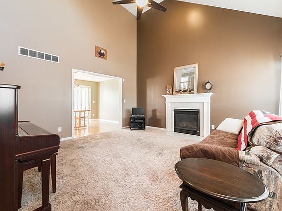 4th image of 460 Turnbury Ct E