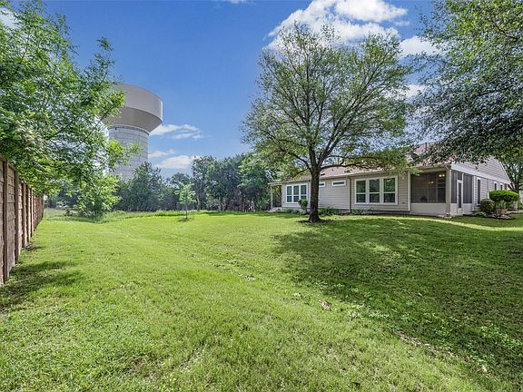 5th image of 317 Essex Ln