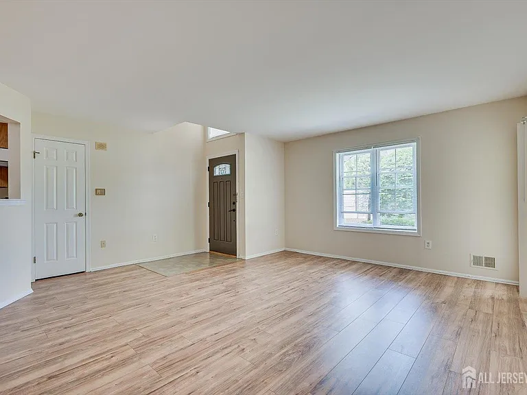 906 Montague Ave — Photo 6