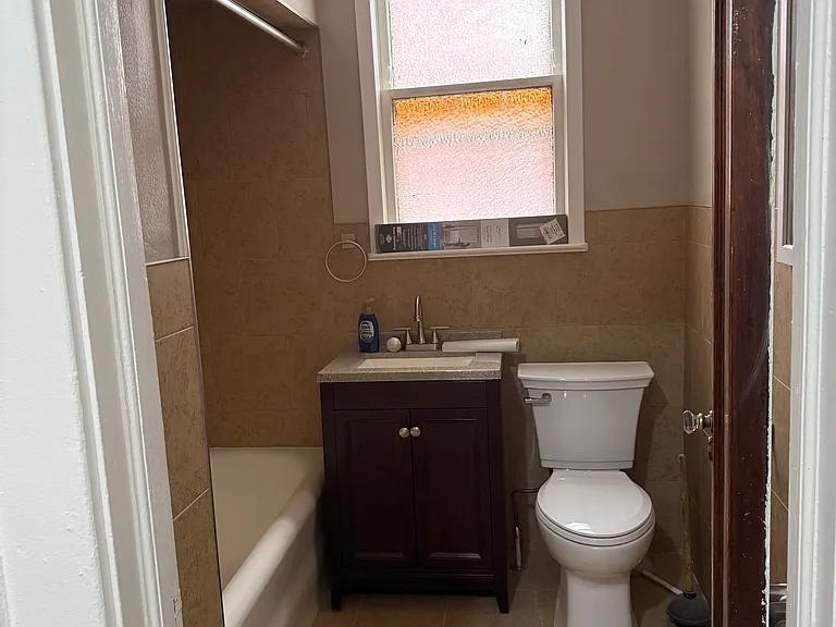 17-19 Monticello Ave #1 — Photo 4