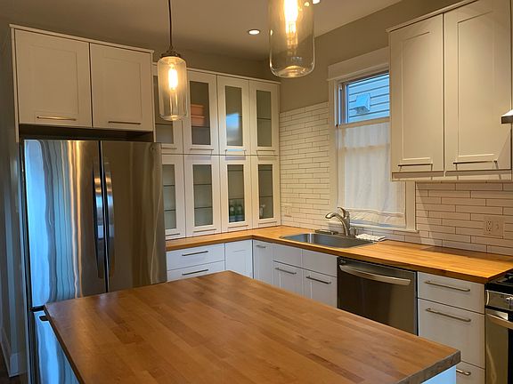 3rd image of 4035 W Newport Ave