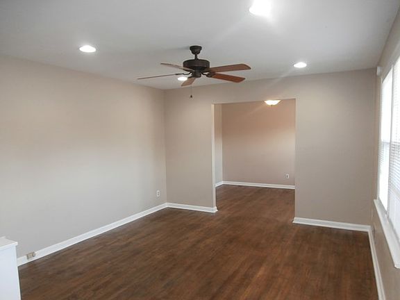2nd image of 2492 Parkway Dr