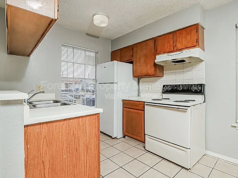 820 W Olmos Dr — Photo 8