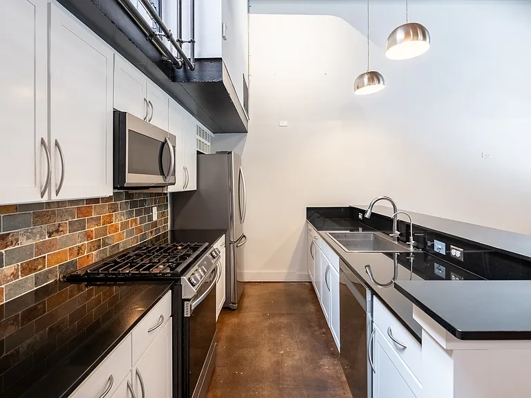 644 Wells St SW #7 — Photo 13