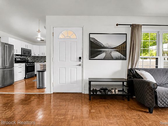 3rd image of 22704 Cortes St