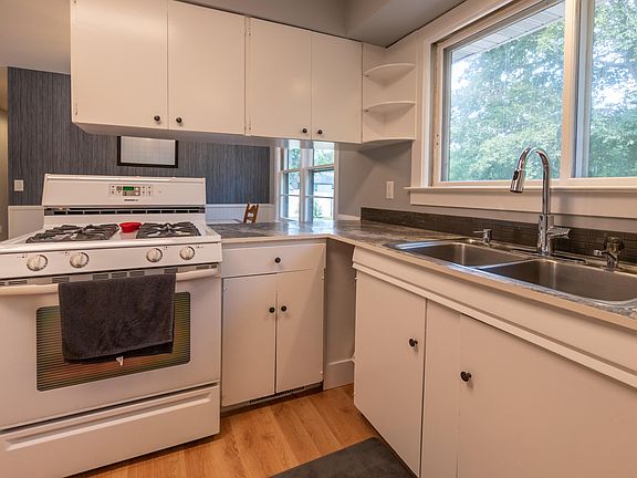 2nd image of 1138 Garden Ave