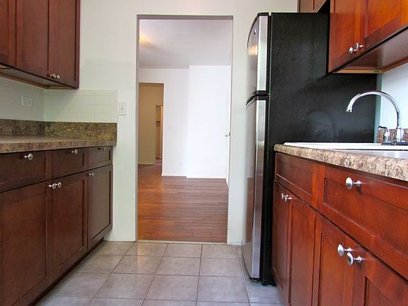 2nd image of 422 E 117th St APT 4