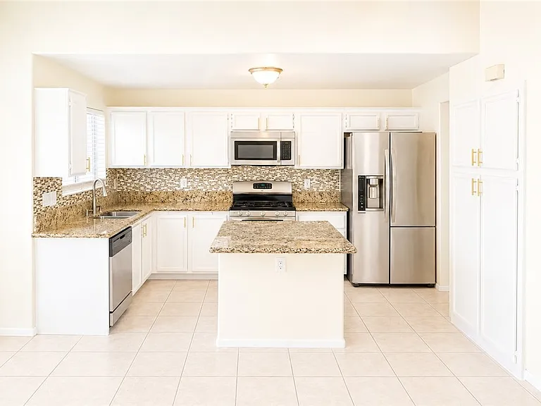9056 Trumpet Ct — Photo 4