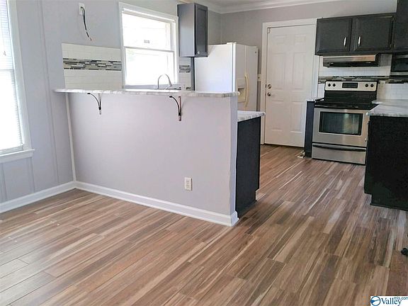 3rd image of 4302 Kenwood Dr NW