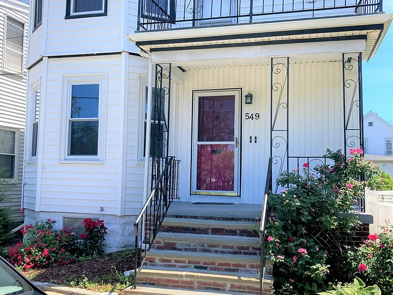 549 Washington Ave #2 — Photo 3