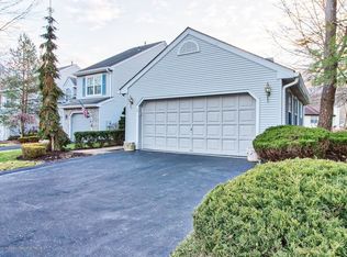 6 Curtis Ct, Manalapan, NJ 07726