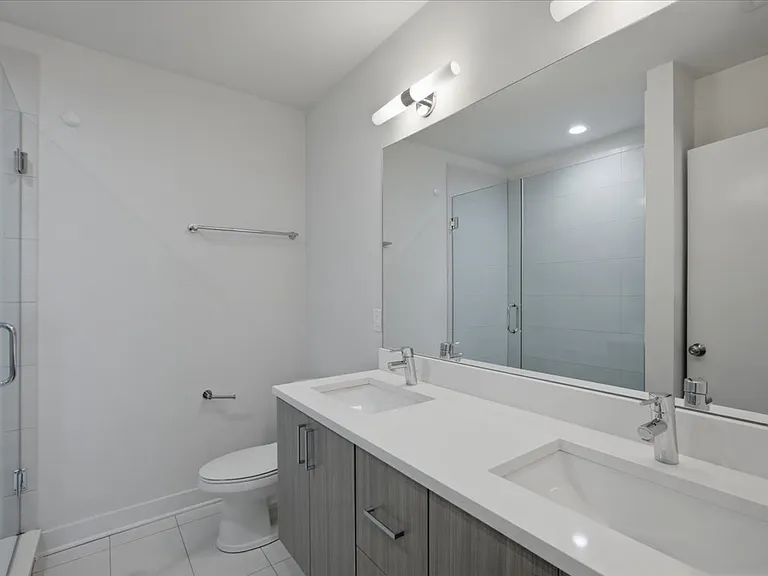 650 N Green St #4 — Photo 12