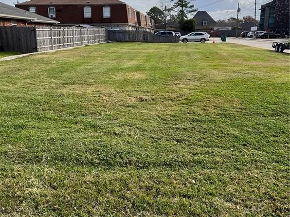 3701 Ridgelake Dr, Metairie, LA 70002