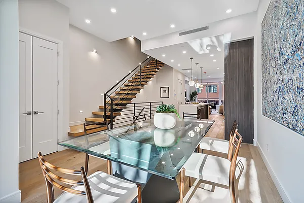 Sold by Avenue Sotheby's International Realty | media 5