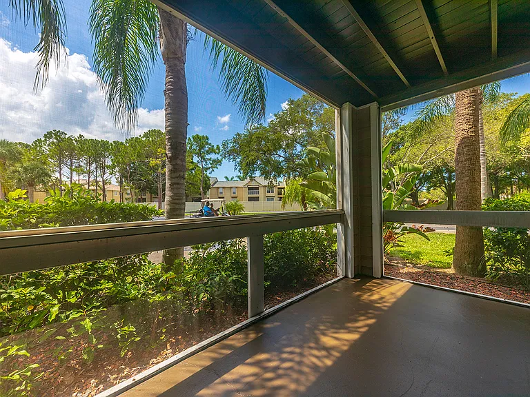Palm Cove Apartments — Photo 40