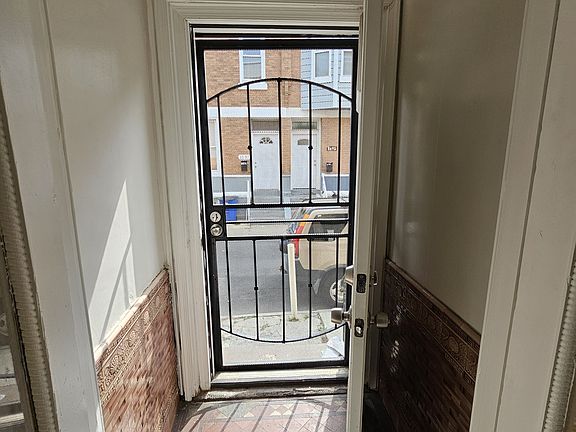 2nd image of 1536 N Newkirk St