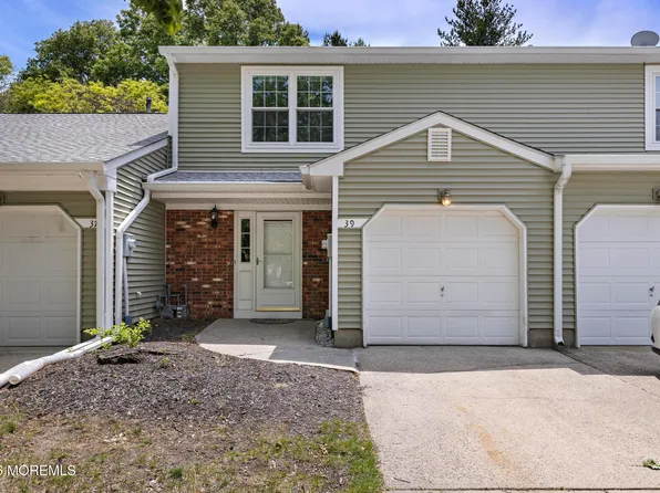 39 Oak Lane, Eatontown, NJ 07724