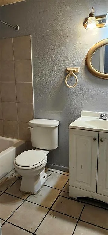 2 bed, 1.0 bath, 741 sqft, $1,350 — Photo 2