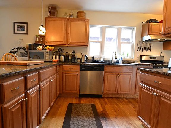 3rd image of 216 Arlington St #22