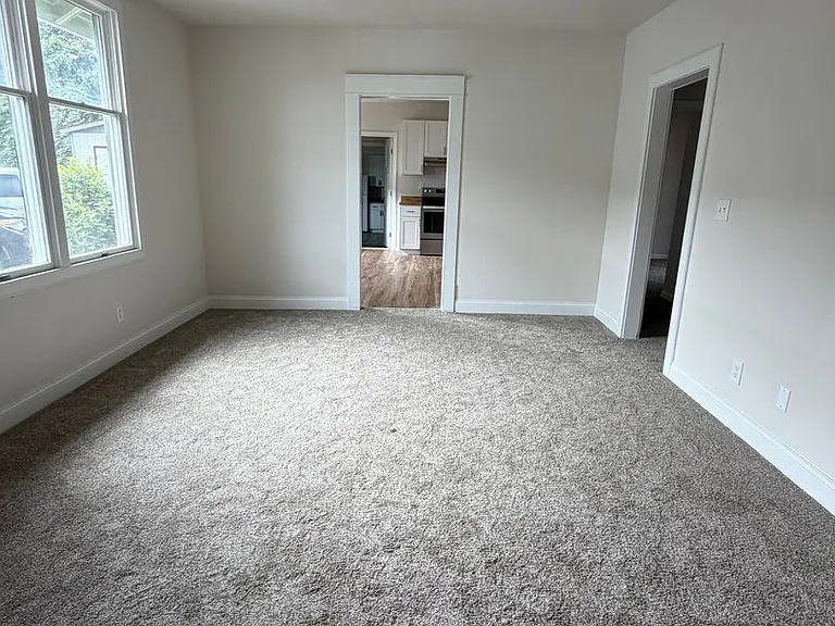 421 Golden Ave — Photo 3