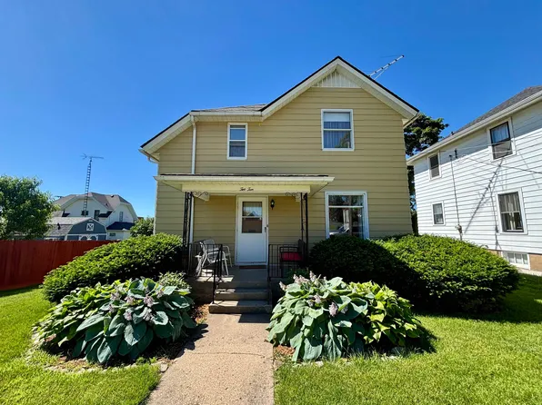 210 W Benton Ave, Stockton, IL 61085