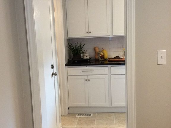 4th image of 212 W Gilmer Park