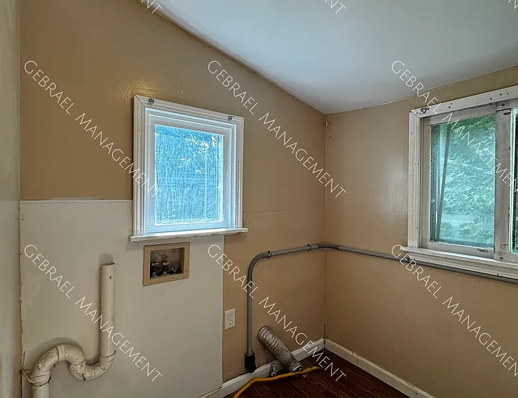 3208 Holly Ave — Photo 8