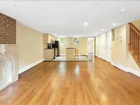 459 Lexington Avenue image 1 of 33