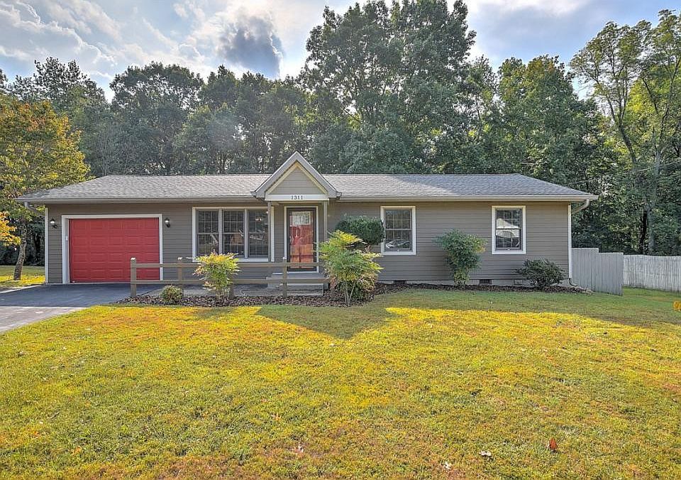 1st image of 1311 Woodside Dr