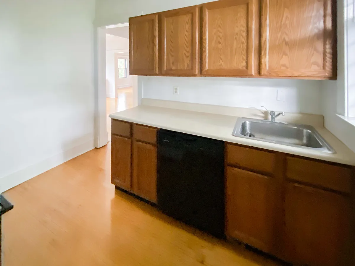 Building Photo - 1456 W Cornelia Ave #3