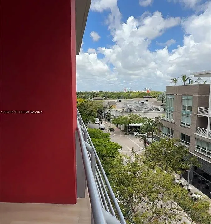 90 NE 32nd St #513