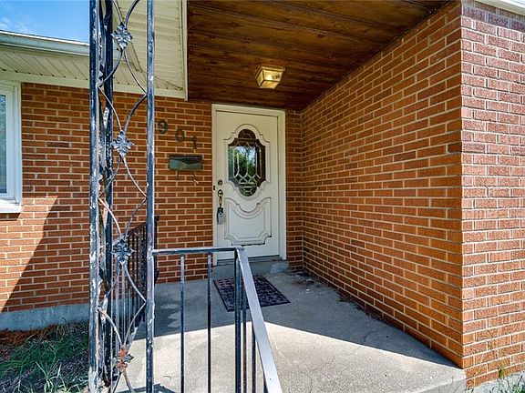 3rd image of 901 Lawnwood Ave