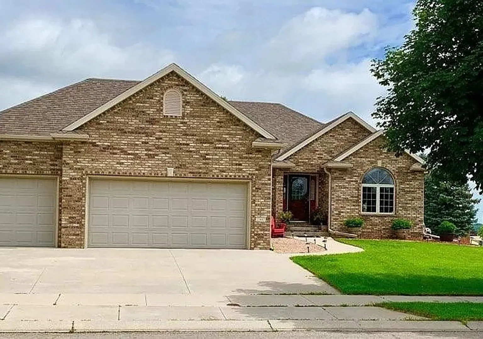 Spacious Fully Furnished Home Near Mayo Clinic — Photo 2