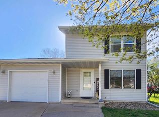 113 Grayson Ct, Manchester, IA 52057