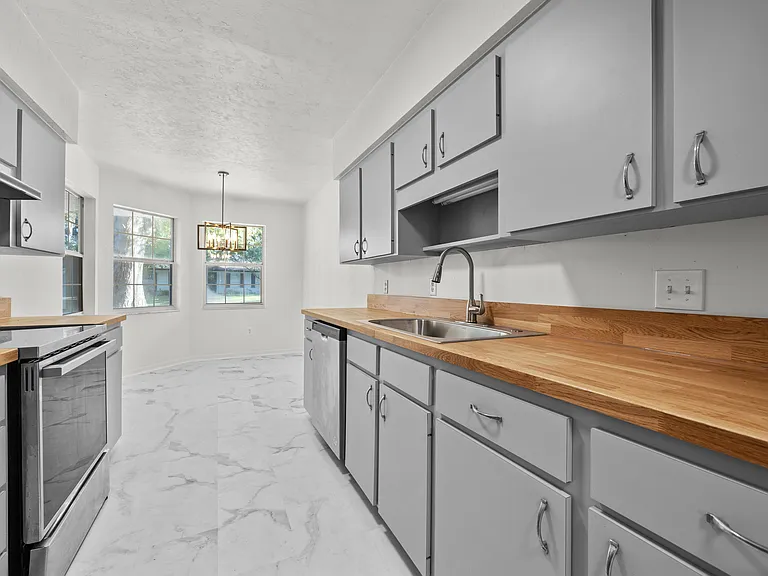 25321 SW 17th Ave — Photo 11