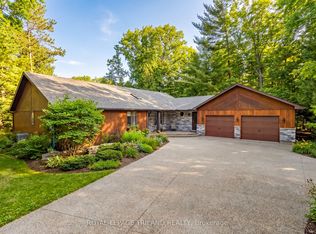 10498 Pinetree Dr, Lambton Shores, ON N0M 1T0