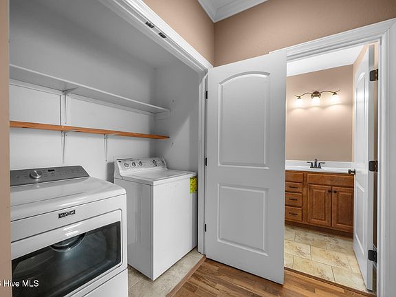 4th image of 2353 Dovedale Drive #B