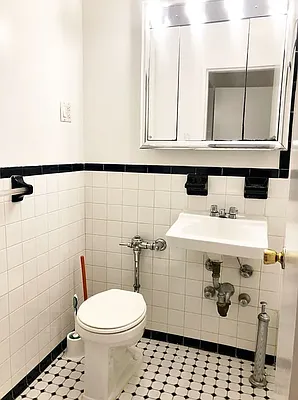 Rented by CitySites Real Estate Group | media 5