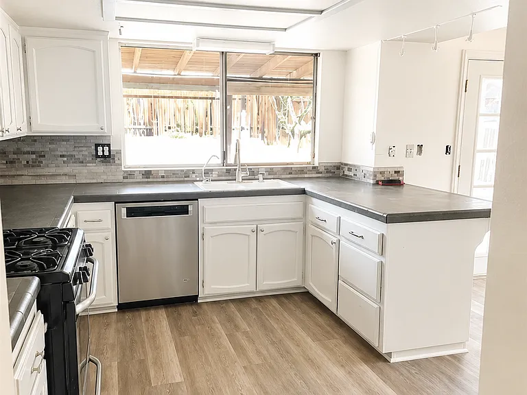 15016 Whitekirk Dr — Photo 2