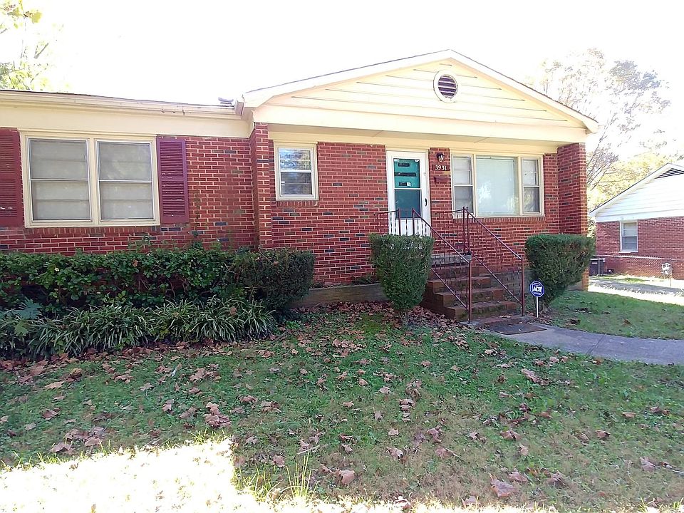 Cute brick ranch in convenient Westerly Hills neighborhood