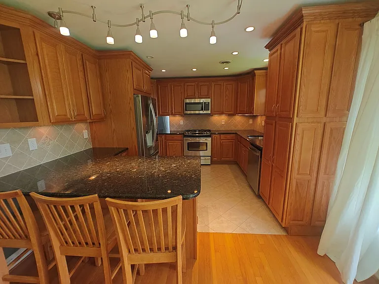 9510 Overhill Rd — Photo 12