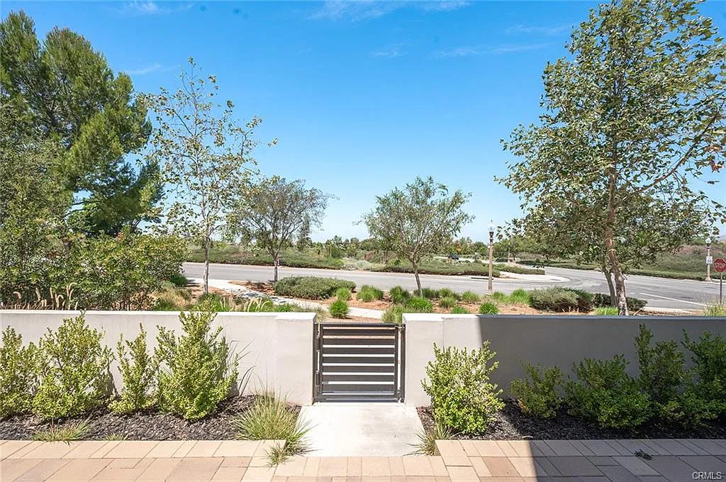 4 bed, 3.5 bath, 2879 sqft, $6,200 — Photo 3