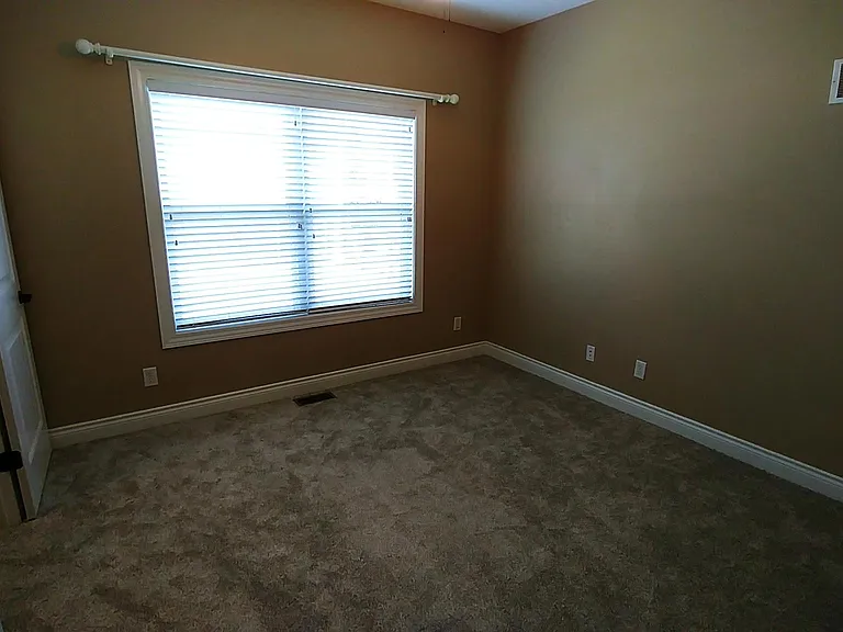 1403 Nottingham Dr — Photo 18