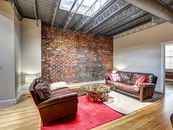 5th image of 302 E Grace St #401