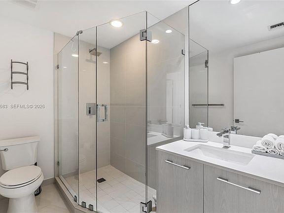 3rd image of 55 SW 9th St APT 4001